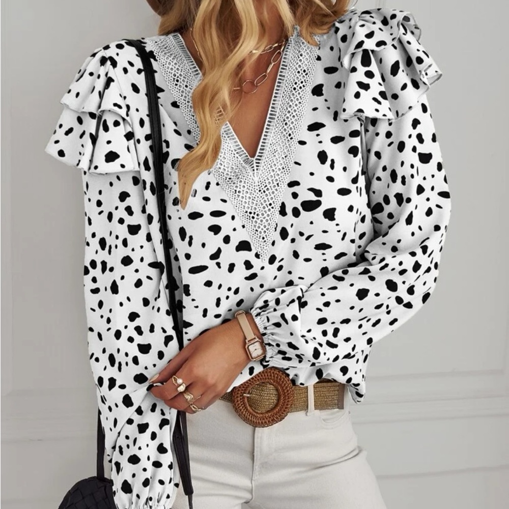 Luxe lace insert lantern sleeve blouse - Picture 2 of 7